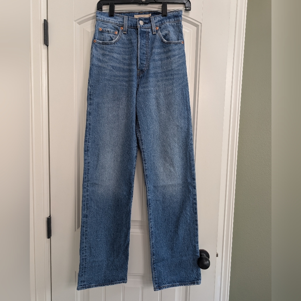 Levi's Ribcage Straight. Size 25x32